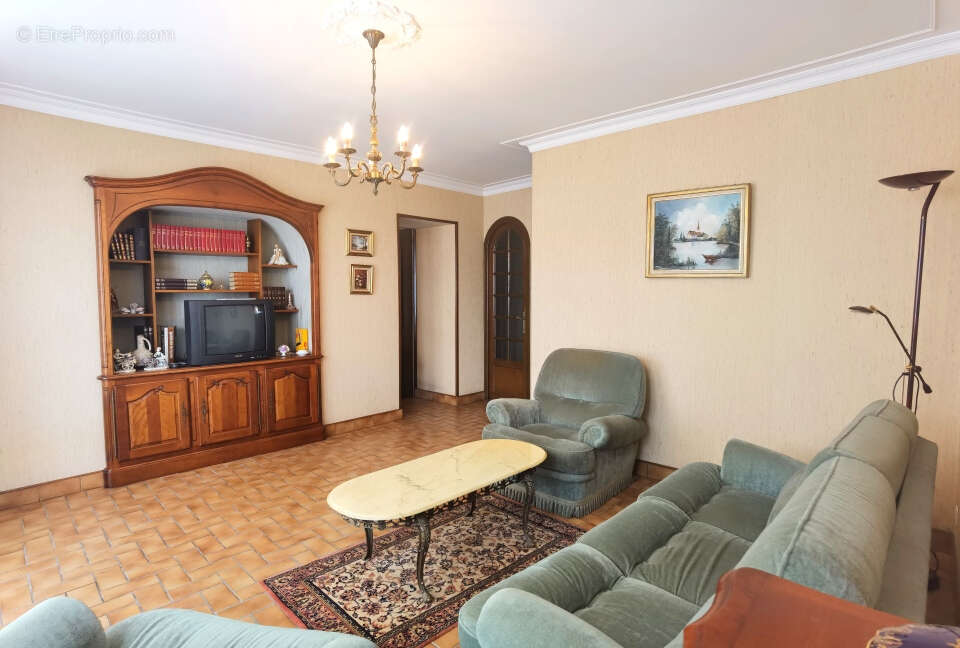 Maison à SAINT-MACAIRE-EN-MAUGES