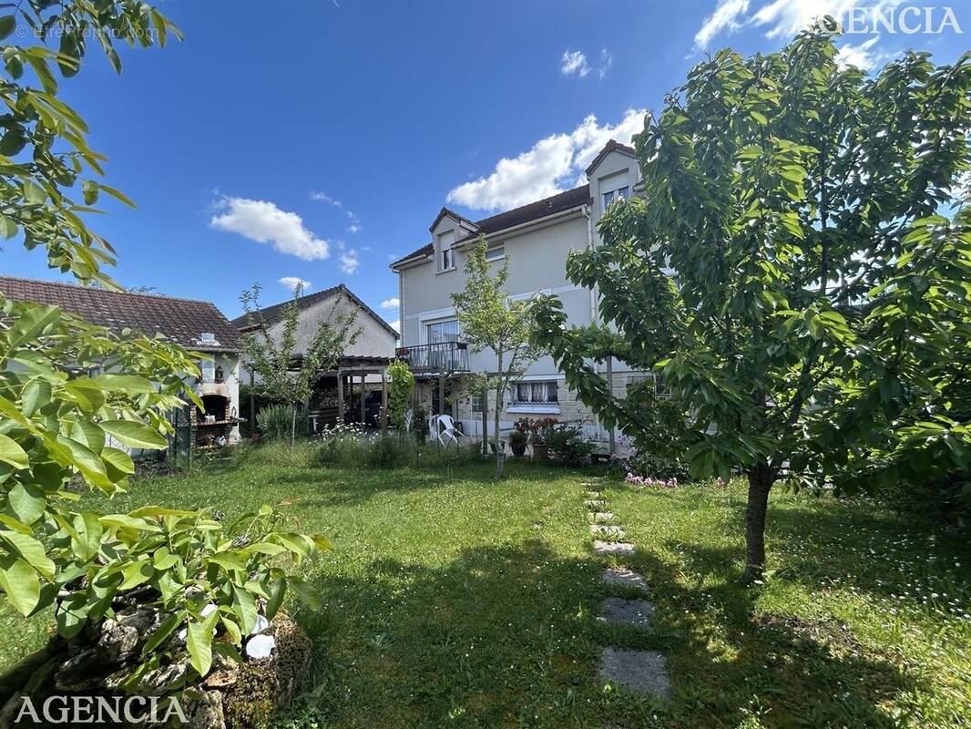Maison à ROISSY-EN-BRIE