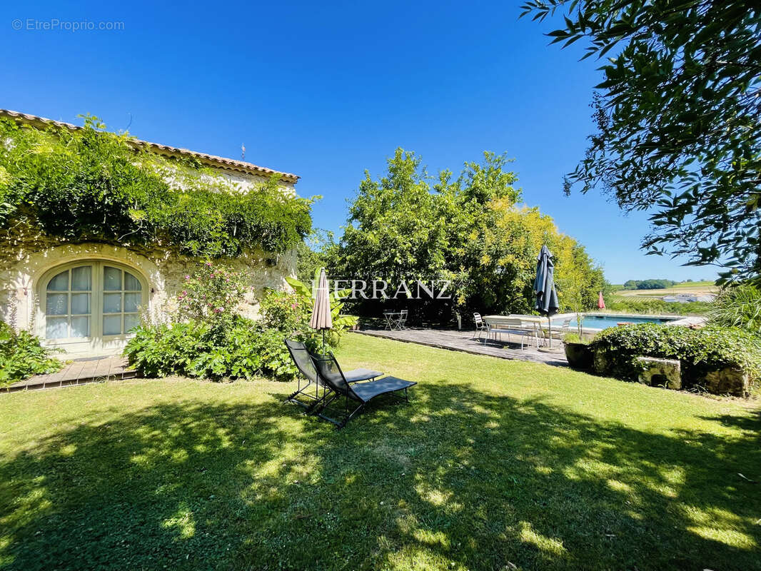 Maison de caractère 450 m2   Chambres d’hôtes / gîte - photo 13