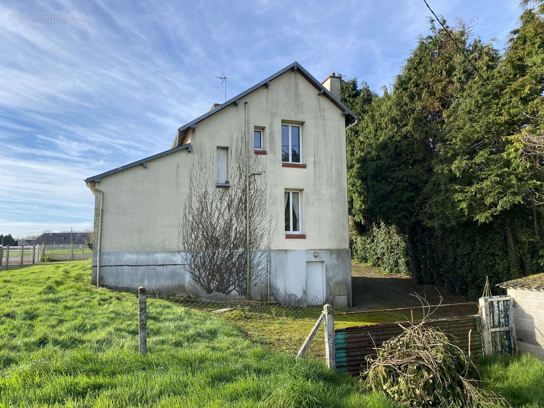 Maison à SAINT-MARTIN-DES-BESACES