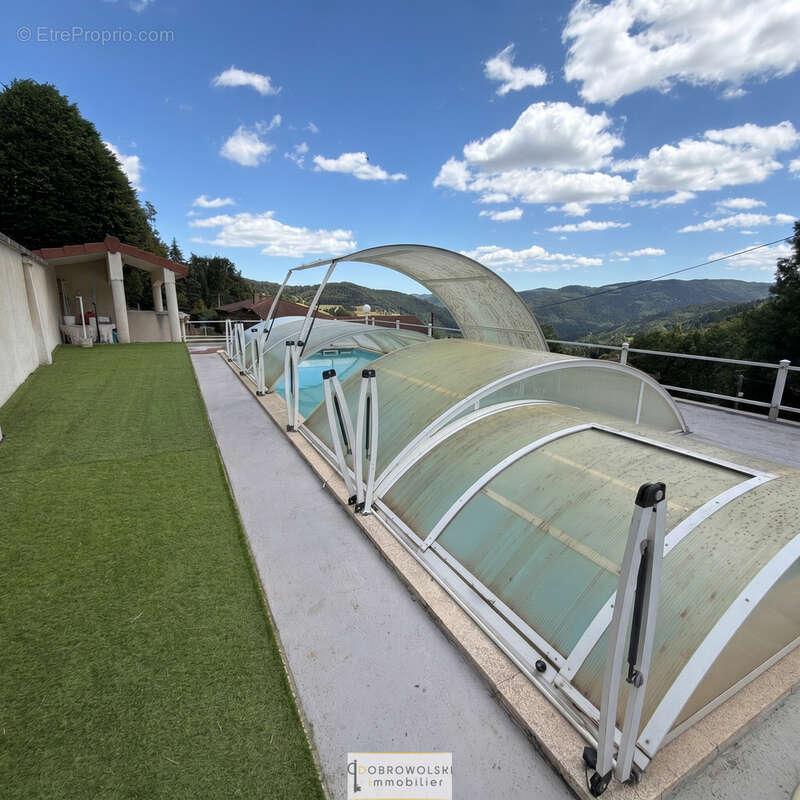 Corps de ferme à vendre, annexes et piscine - photo 3