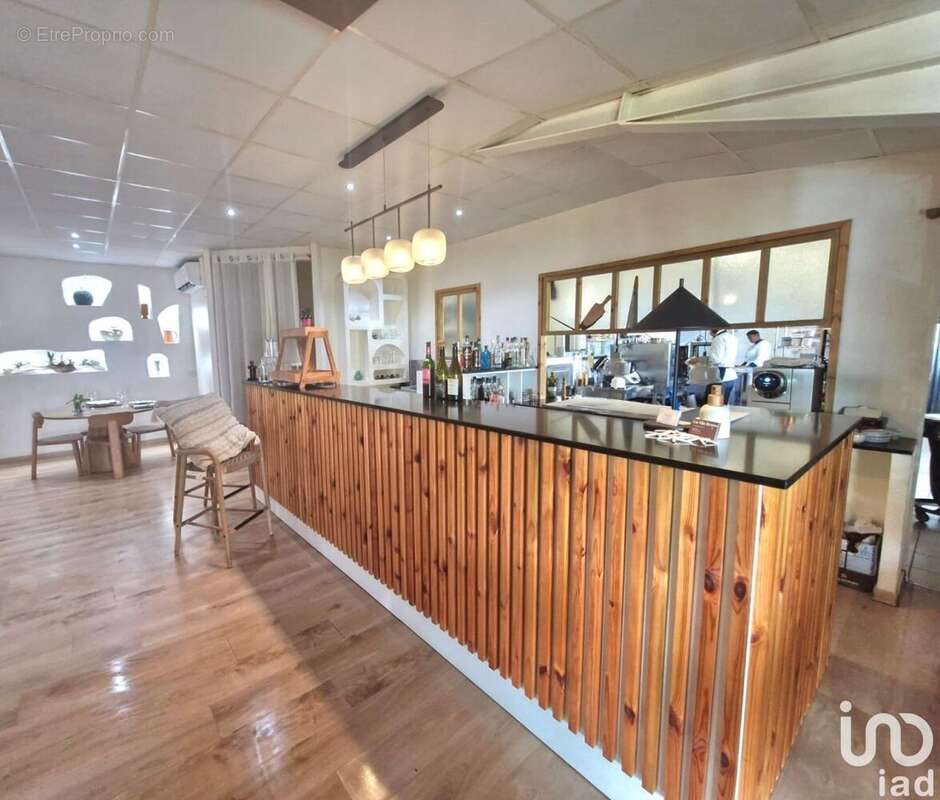 Photo 8 - Commerce à BAIE-MAHAULT