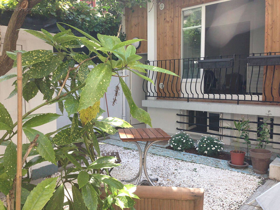 Appartement à LA GARENNE-COLOMBES