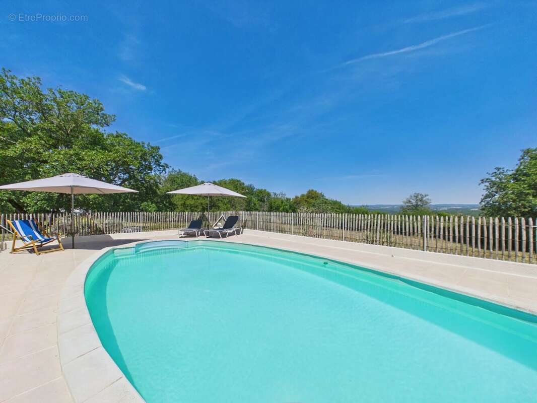 Propriété de caractère avec maison principale, annexes et piscine sur plus de 4,7 ha - photo 3