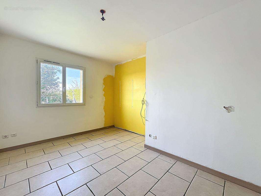 Maison à SAINT-DONAT-SUR-L'HERBASSE