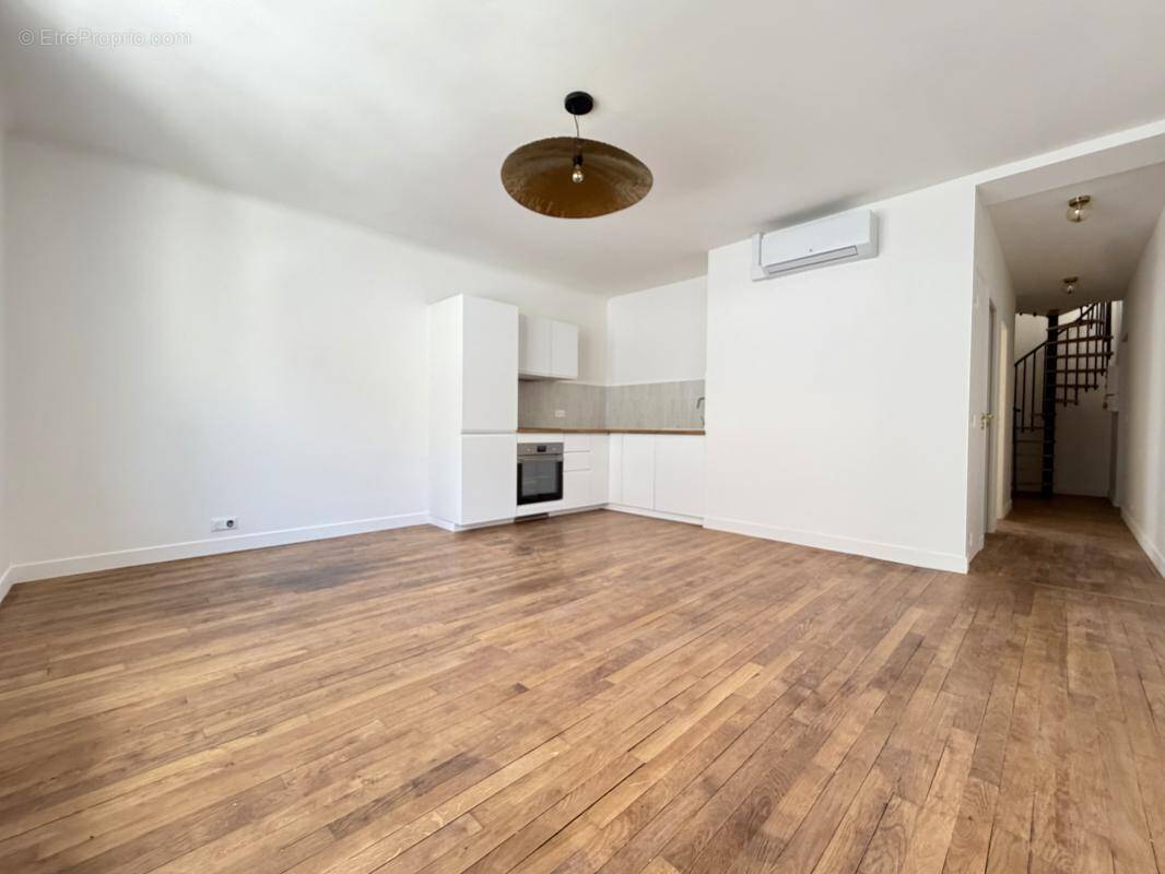 Appartement à PARIS-18E