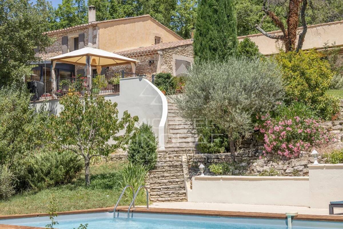 Maison à GORDES
