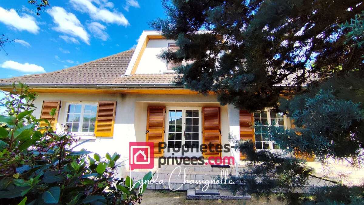 Maison à Mably - 5 chambres - 127m² - photo 3