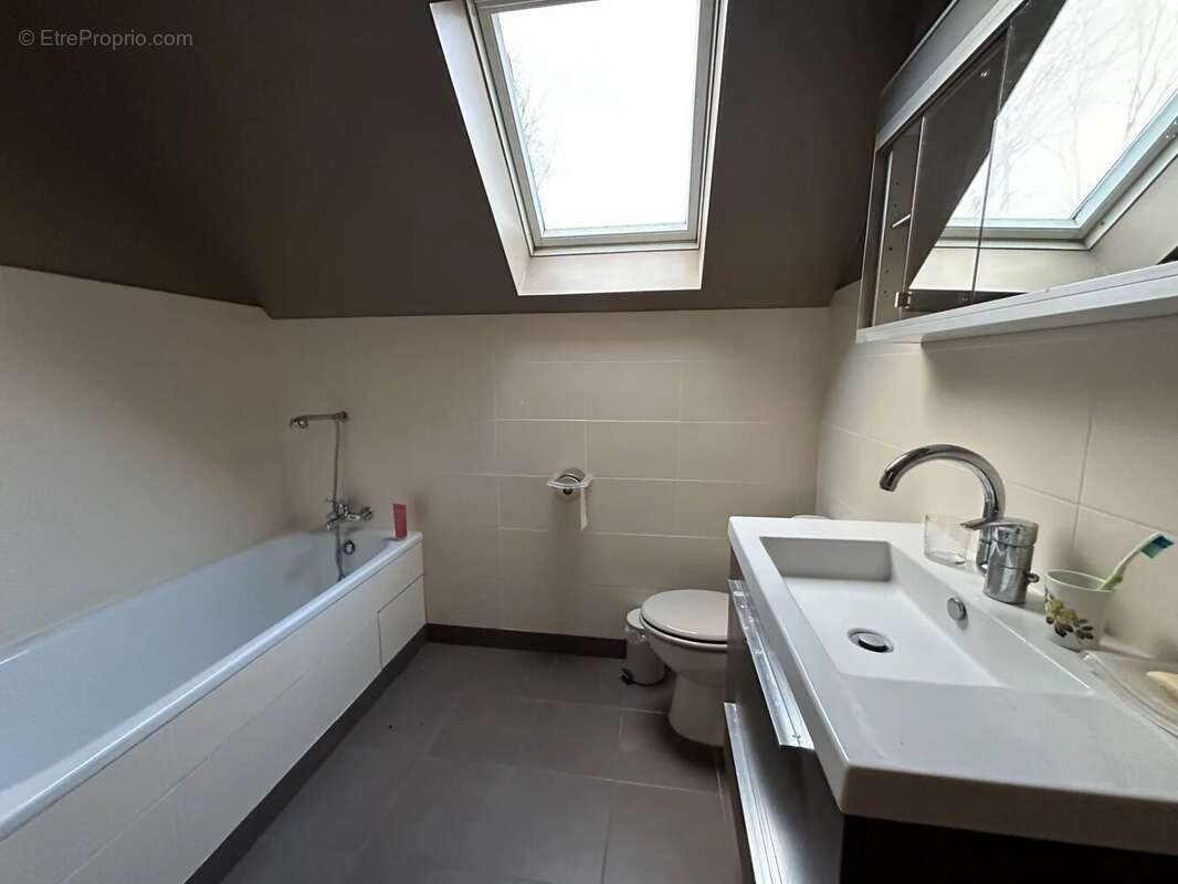 Maison à LE MESNIL-SAINT-DENIS