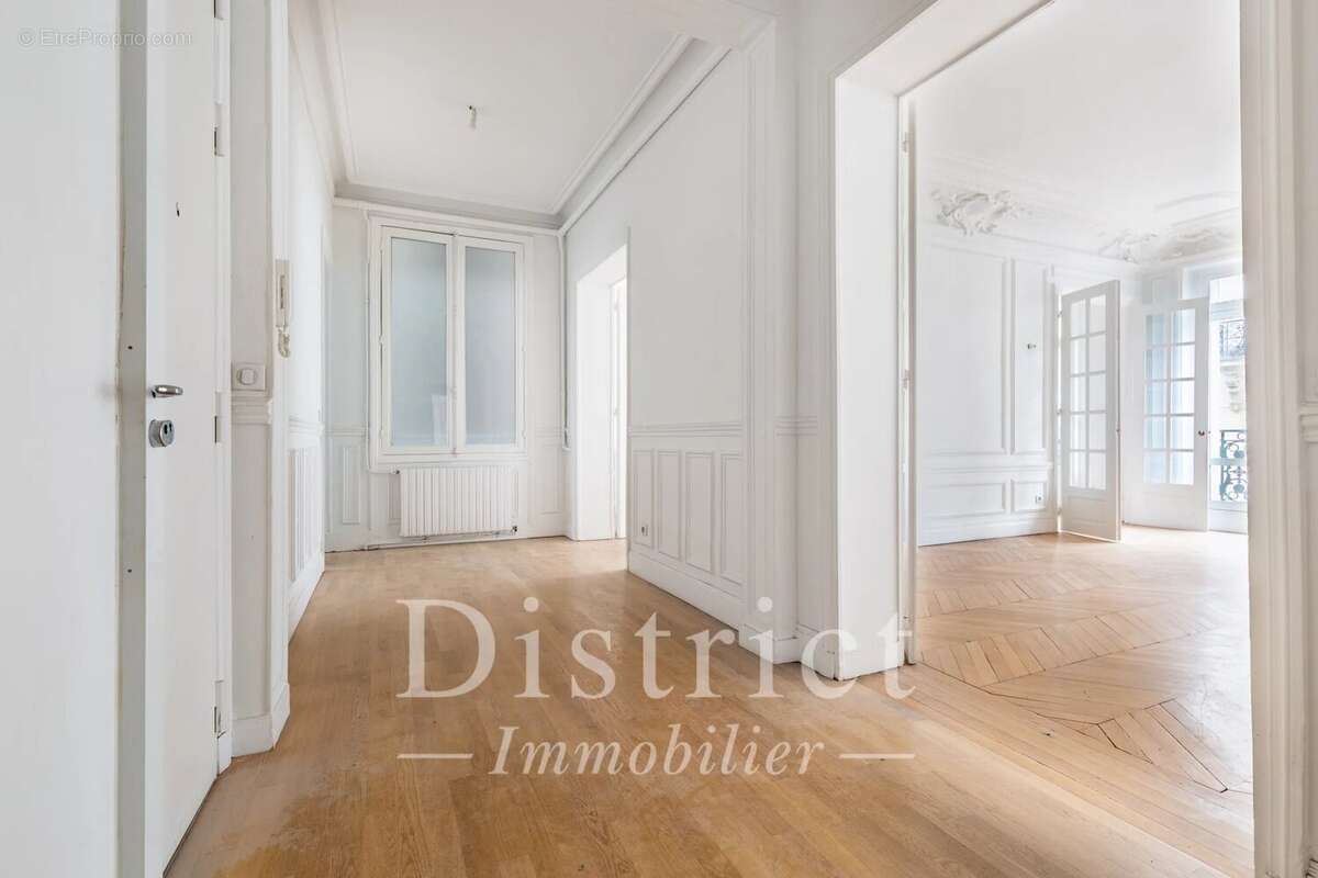 Appartement à PARIS-8E