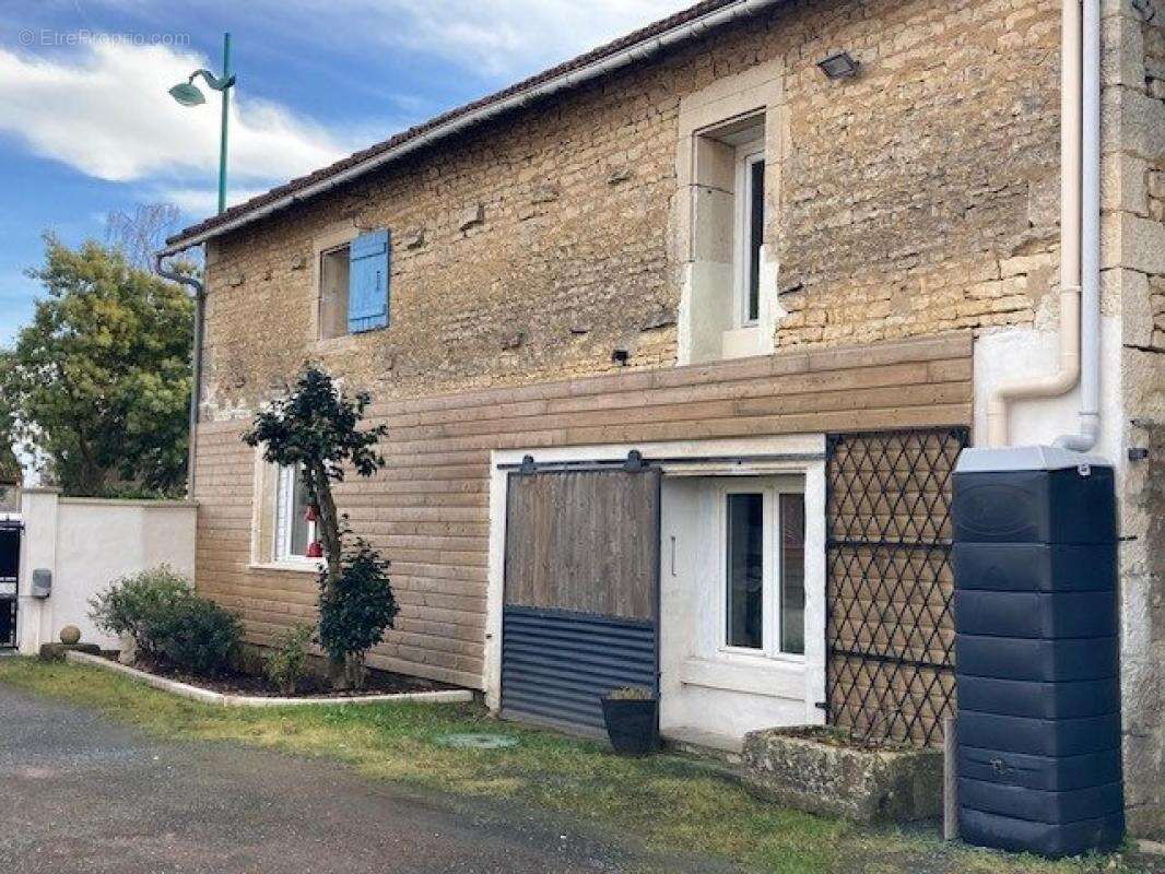 Maison à SAINTE-GEMME-LA-PLAINE