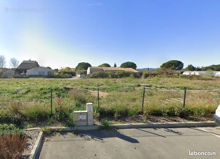 Terrain à ORNAISONS