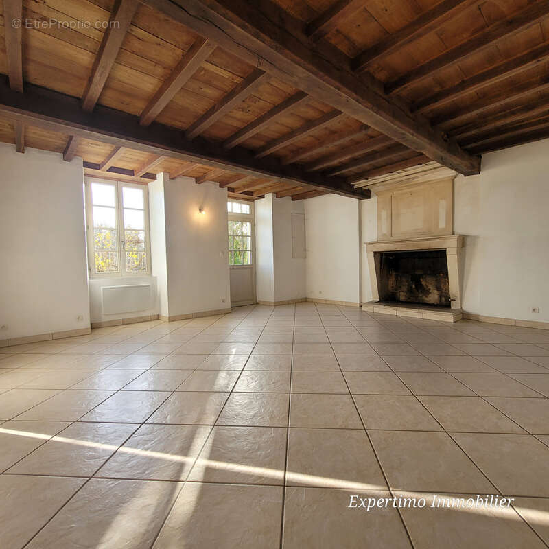 Maison à SAINT-GENIS-DE-SAINTONGE