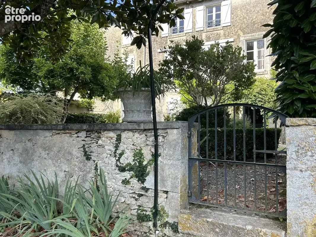 Elégante maison de ville de 3/4 chambres avec jardin de cour privé et petit verger. - photo 14