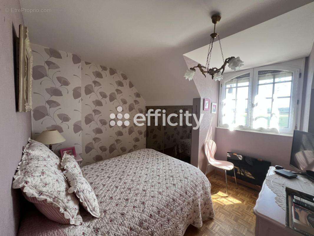 Maison à VER-SUR-LAUNETTE