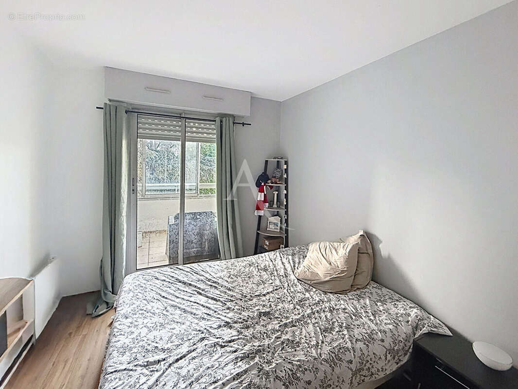 Pau, Appartement  T4 ,3 chambres avec caves,garage - photo 5