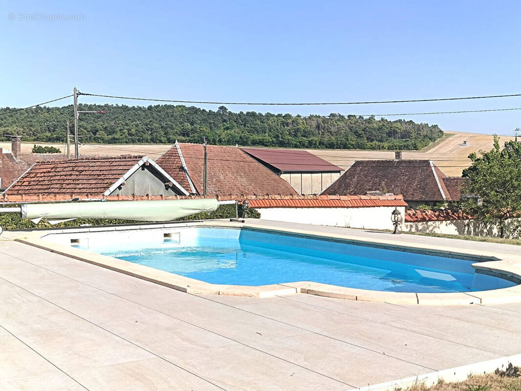 Maison à MONTGUEUX
