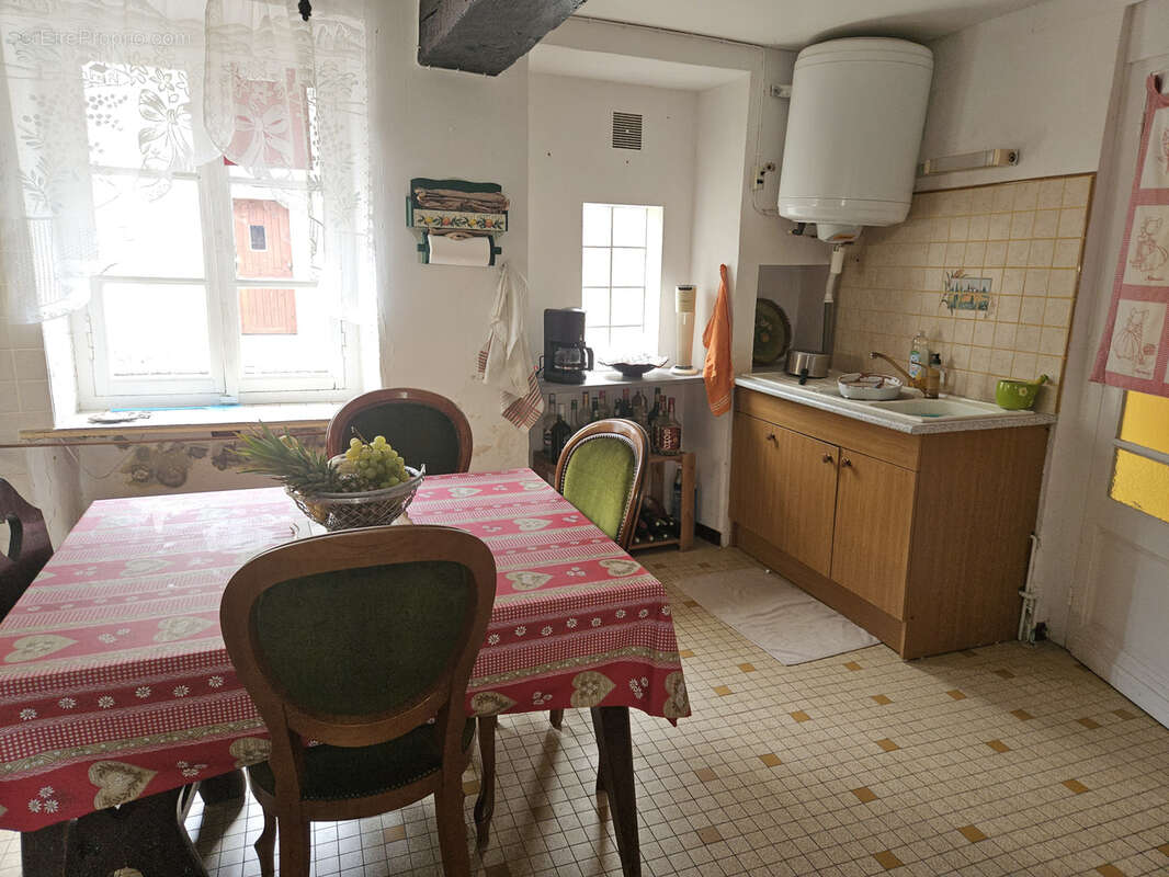Maison à LUSSAC-LES-EGLISES