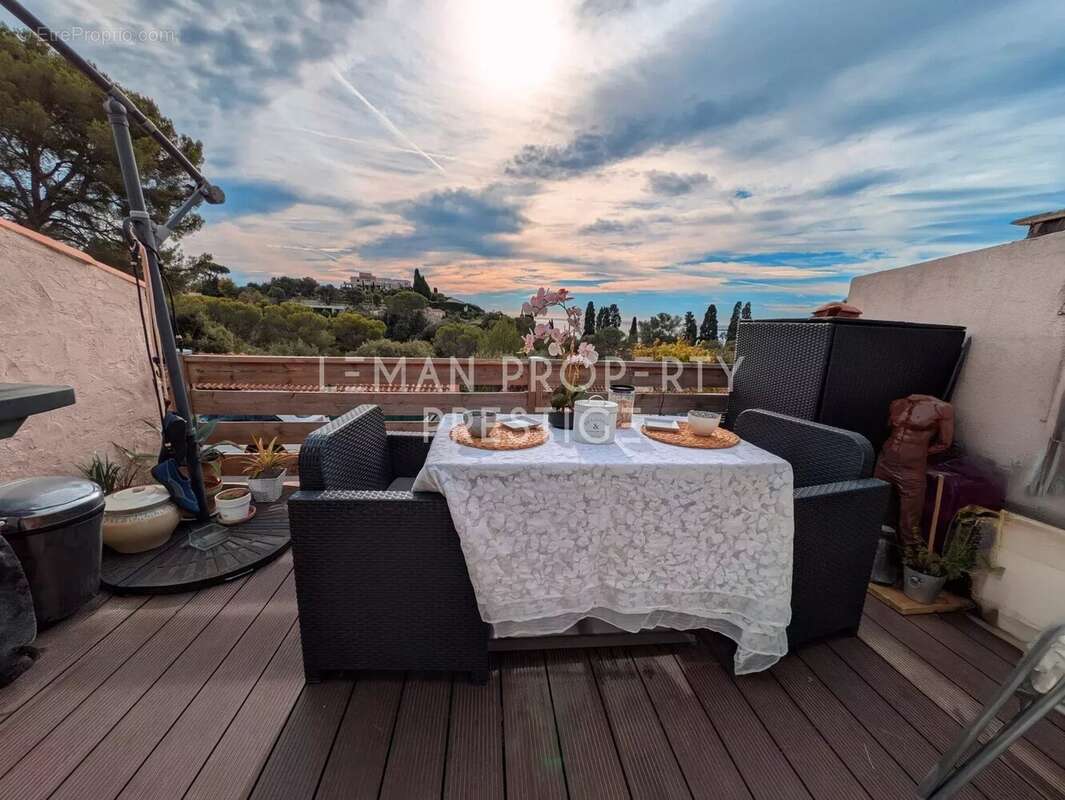 Appartement à VALLAURIS