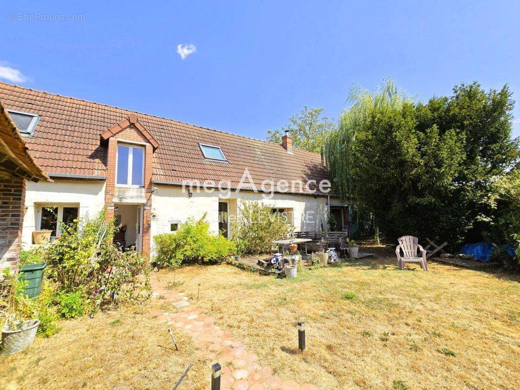 Maison de 6 pièces de 216m² - photo 2