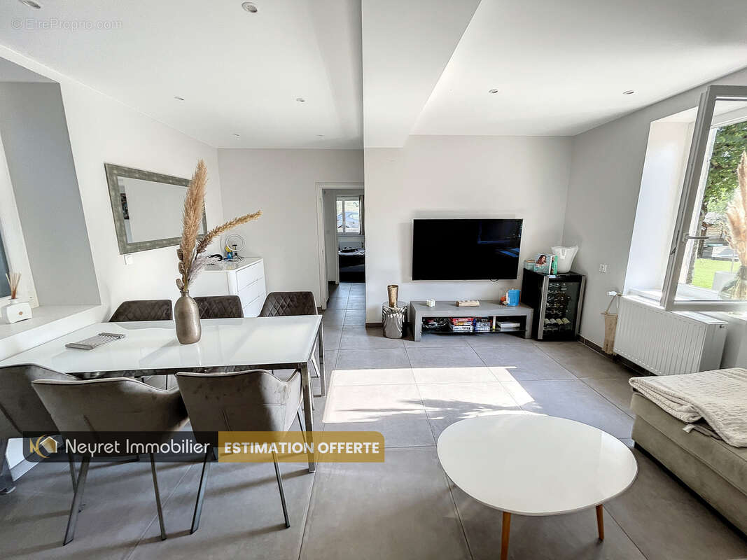 Maison à SAINT-GENIS-LAVAL