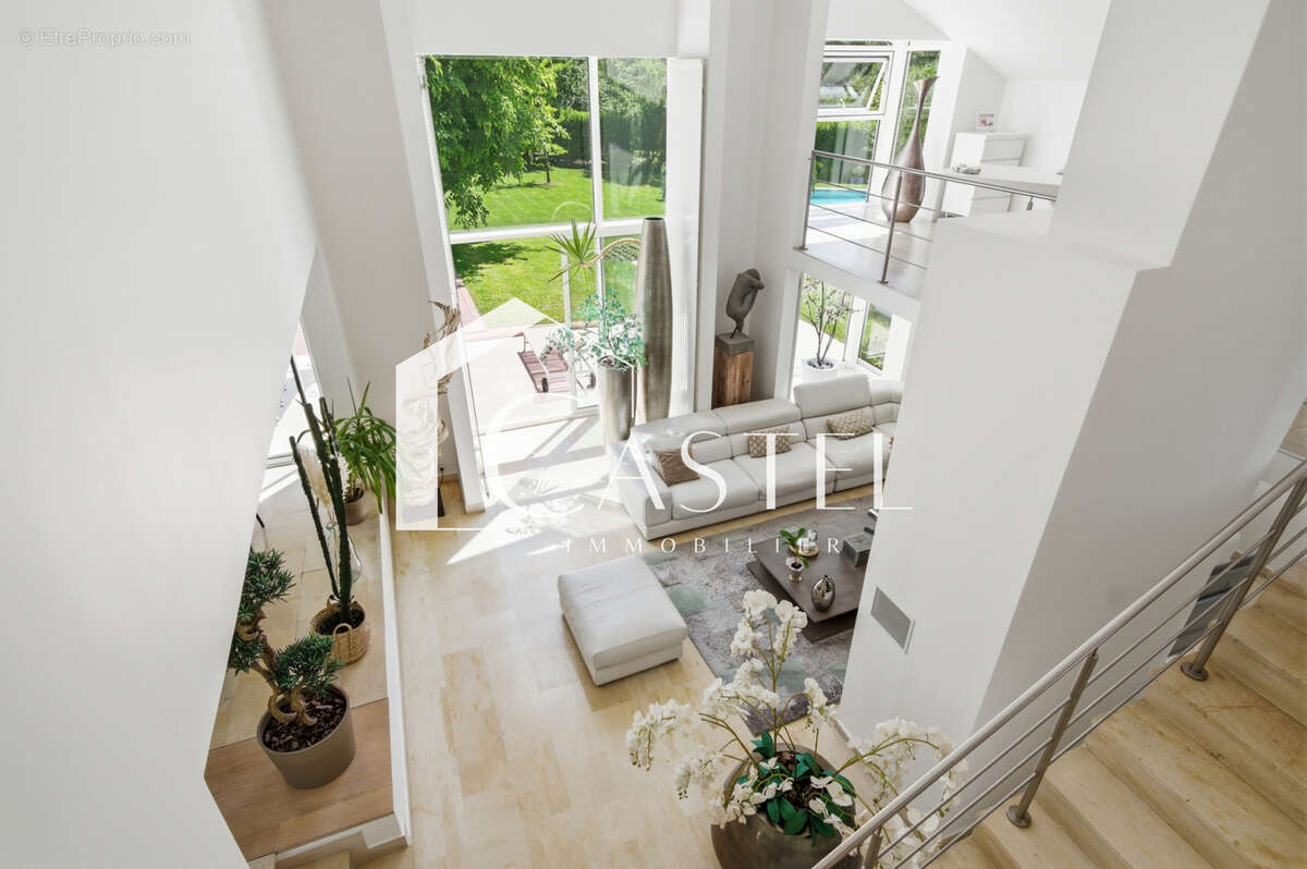 Maison à CRESPIERES