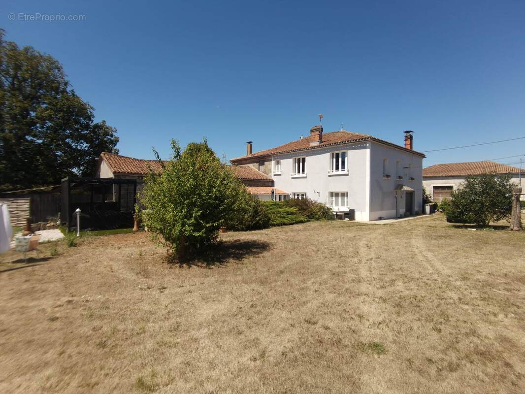Maison à ECURAS