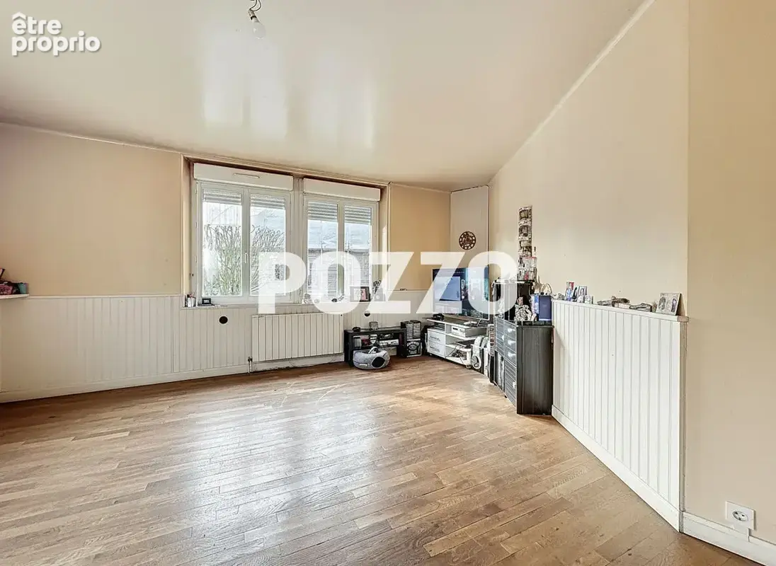 A Vendre - Saint Hilaire Du Harcouet  - Appartement 5 pièce(s) 102 m² - Centre-ville - photo 4