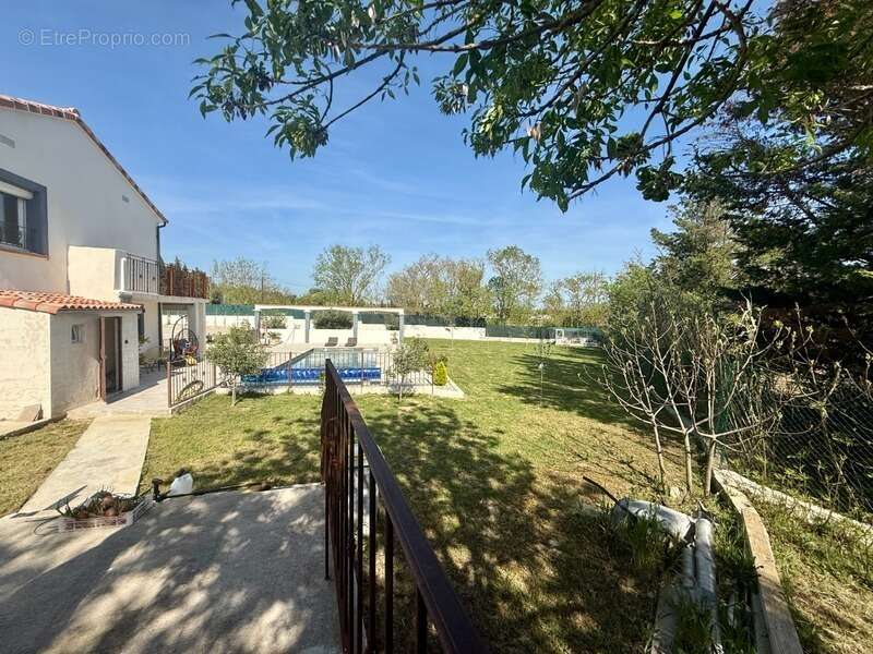 Maison à VILLEMOUSTAUSSOU