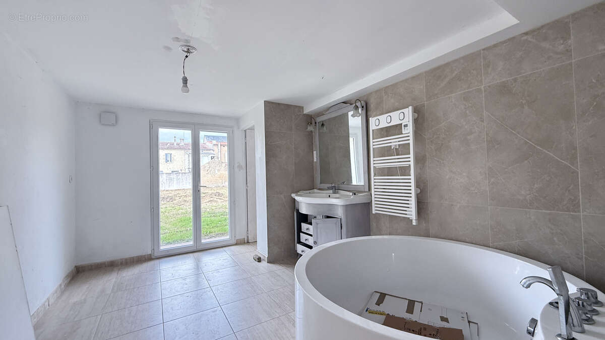 Maison à MONTPON-MENESTEROL