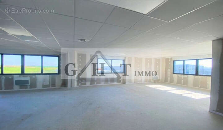 Commerce à SACY-LE-GRAND