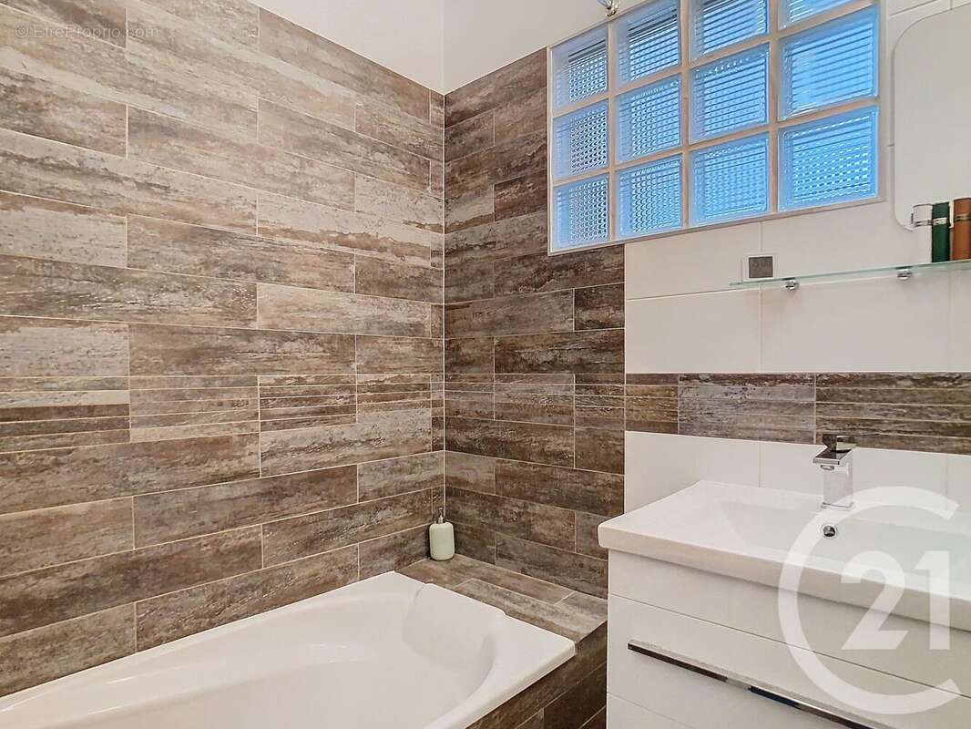 Photo 8 - Commerce à THIAIS