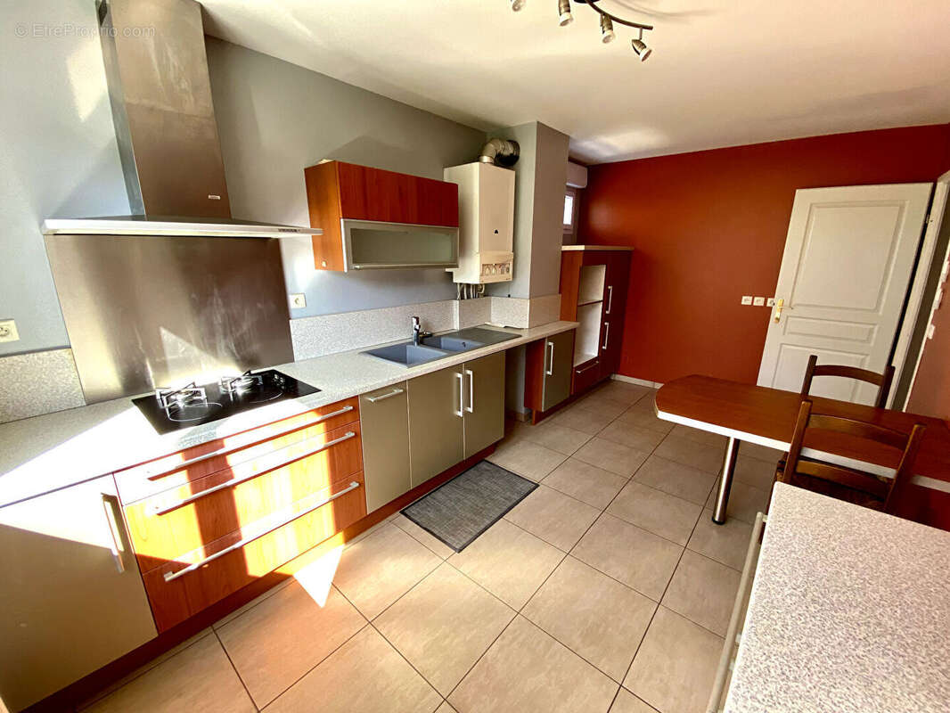 CHAMALIÈRES LIMITE ROYAT / Appartement d'exception à vendre dans un secteur prisé, avec vues dégagées, terrasses et stationnemen - photo 8