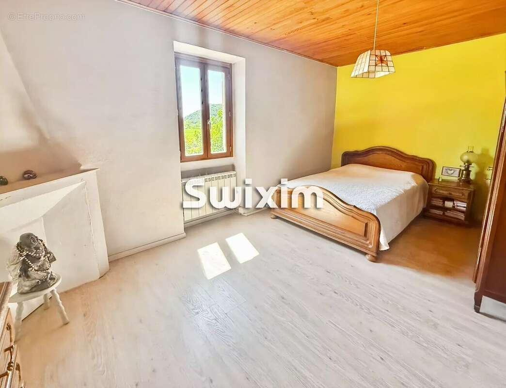 Maison à SAINT-MONTAN