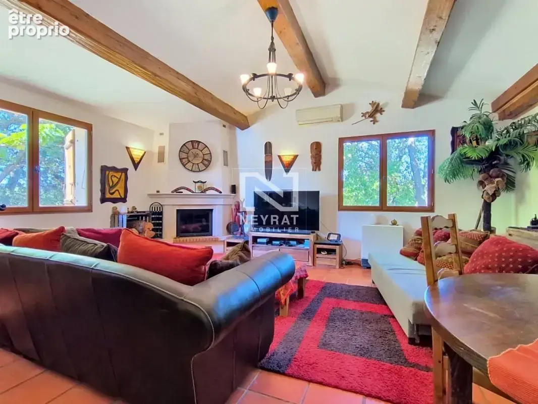 Bagnols en foret: 3 chambres , double garage, piscine, grand terrain - photo 10