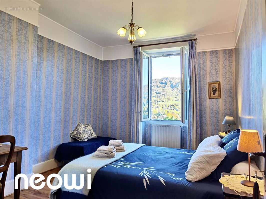 Maison à VIC-SUR-CERE