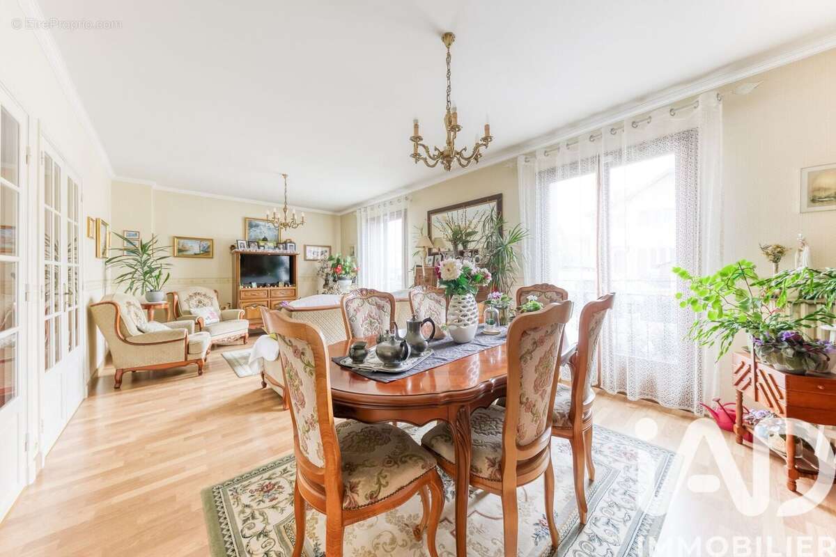 Photo 2 - Maison à CHOISY-LE-ROI