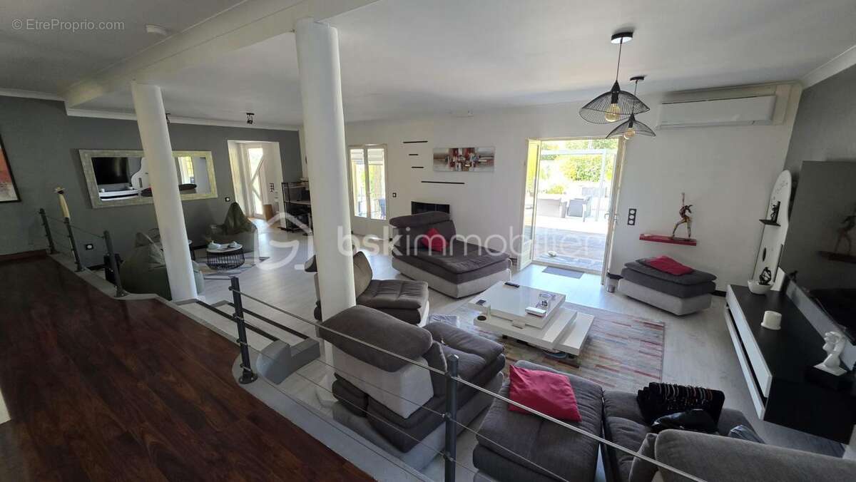  EN EXCLUSIVITÉ – VIDAUBAN – Maison traditionnelle de 171 m² avec piscine, terrain de 1 566 m² et fort potentiel - photo 10