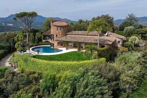 Maison à MANDELIEU-LA-NAPOULE