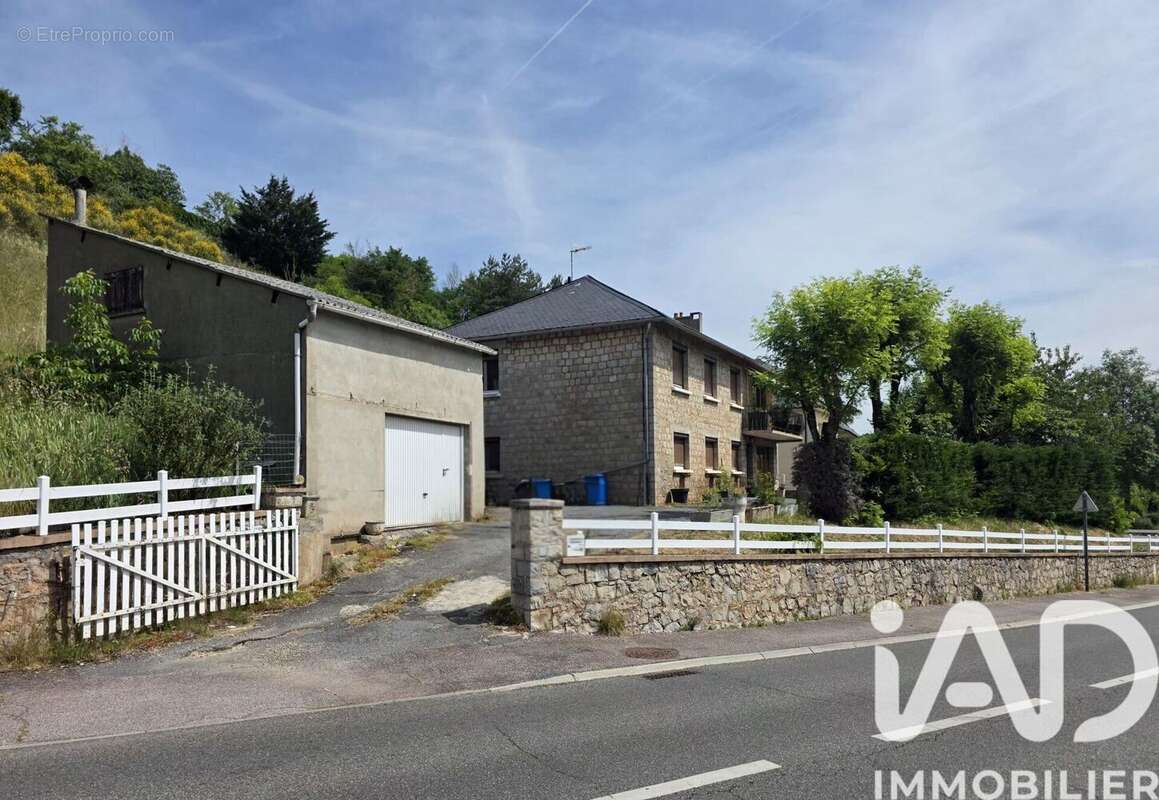Photo 3 - Maison à ONET-LE-CHATEAU