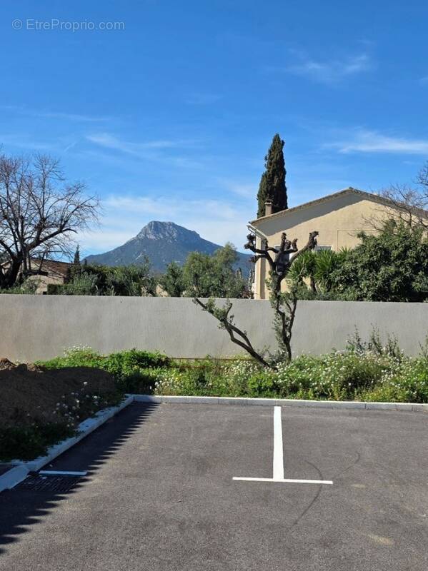 Terrain à LA CRAU
