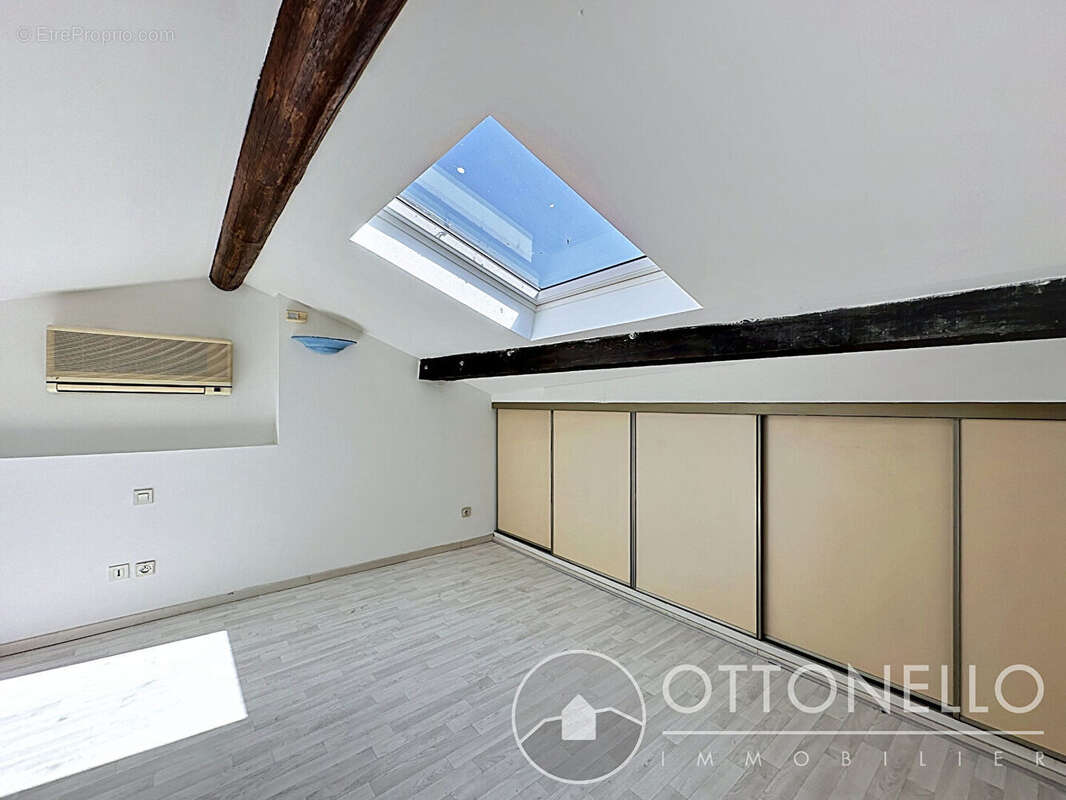 Appartement à ROQUEBRUNE-SUR-ARGENS
