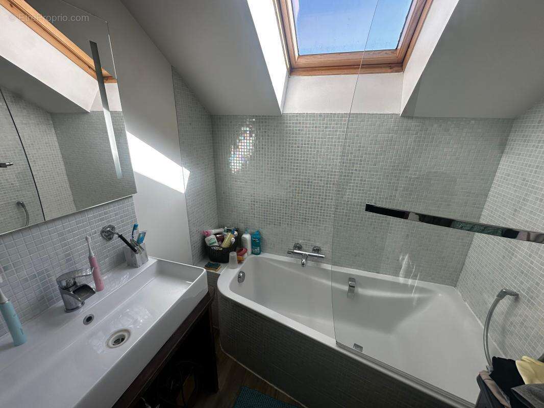 Aix-les-Bains Nord –  A VENDRE EN EXCLUSIVITÉ - Appartement climatisé avec jardin privatif, garage et faibles charges - photo 6