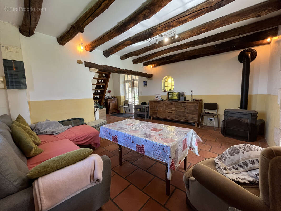 Maison en pierres avec grange sur 4500 m2 de terrain - photo 5