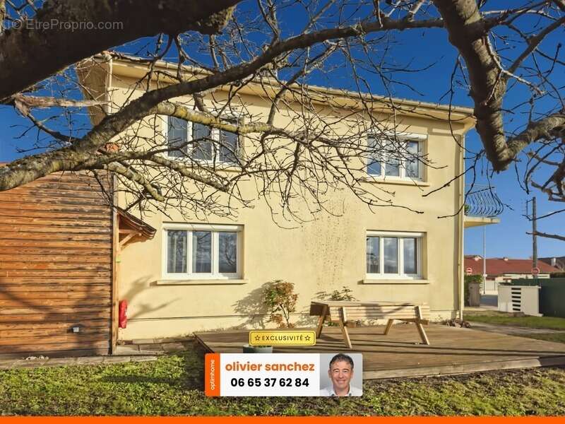 COURNON (63) - 7 pièces - DPE D - 162m² -  Vue dégagée sur la chaîne des Puys - photo 6