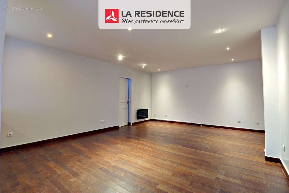 Maison à MAURECOURT