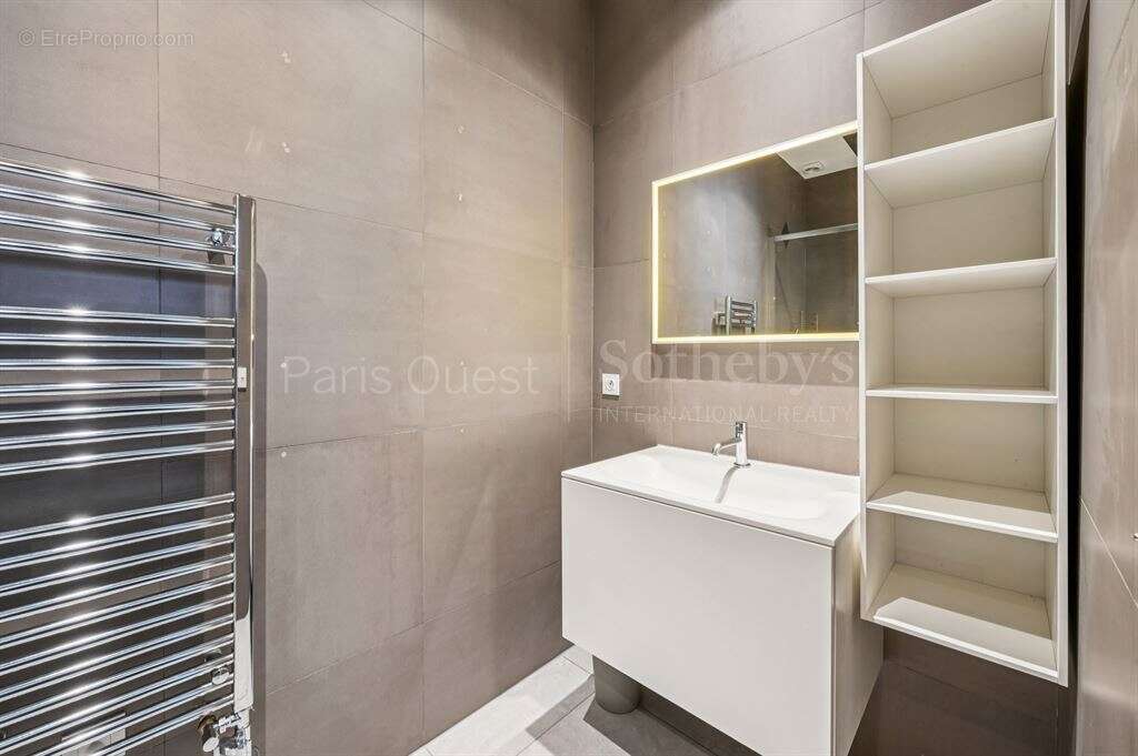 Appartement à PARIS-8E