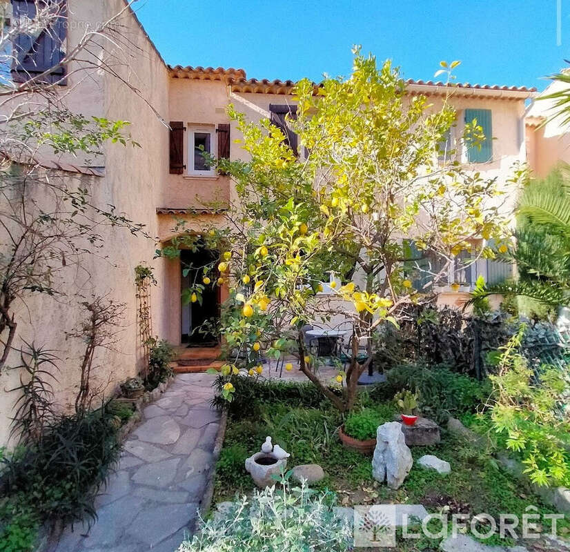 Maison à CARROS