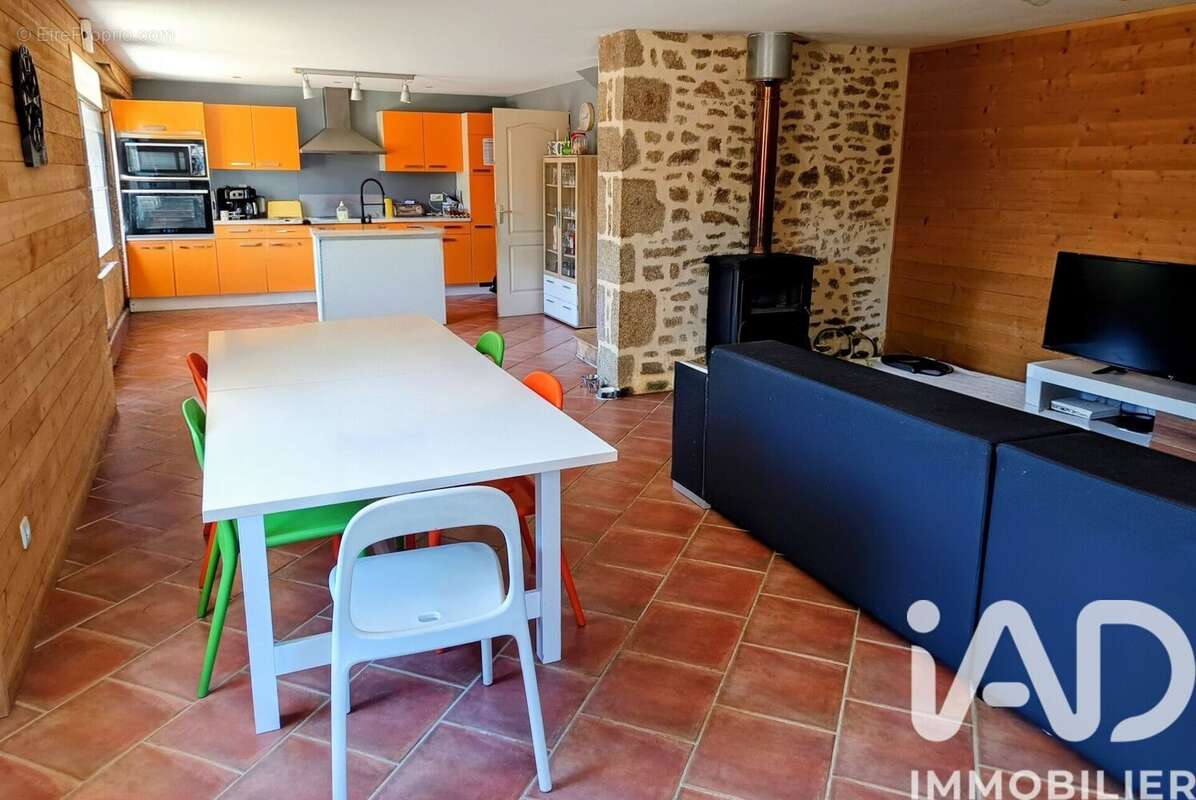 Photo 2 - Maison à SAINT-DENIS-DE-GASTINES