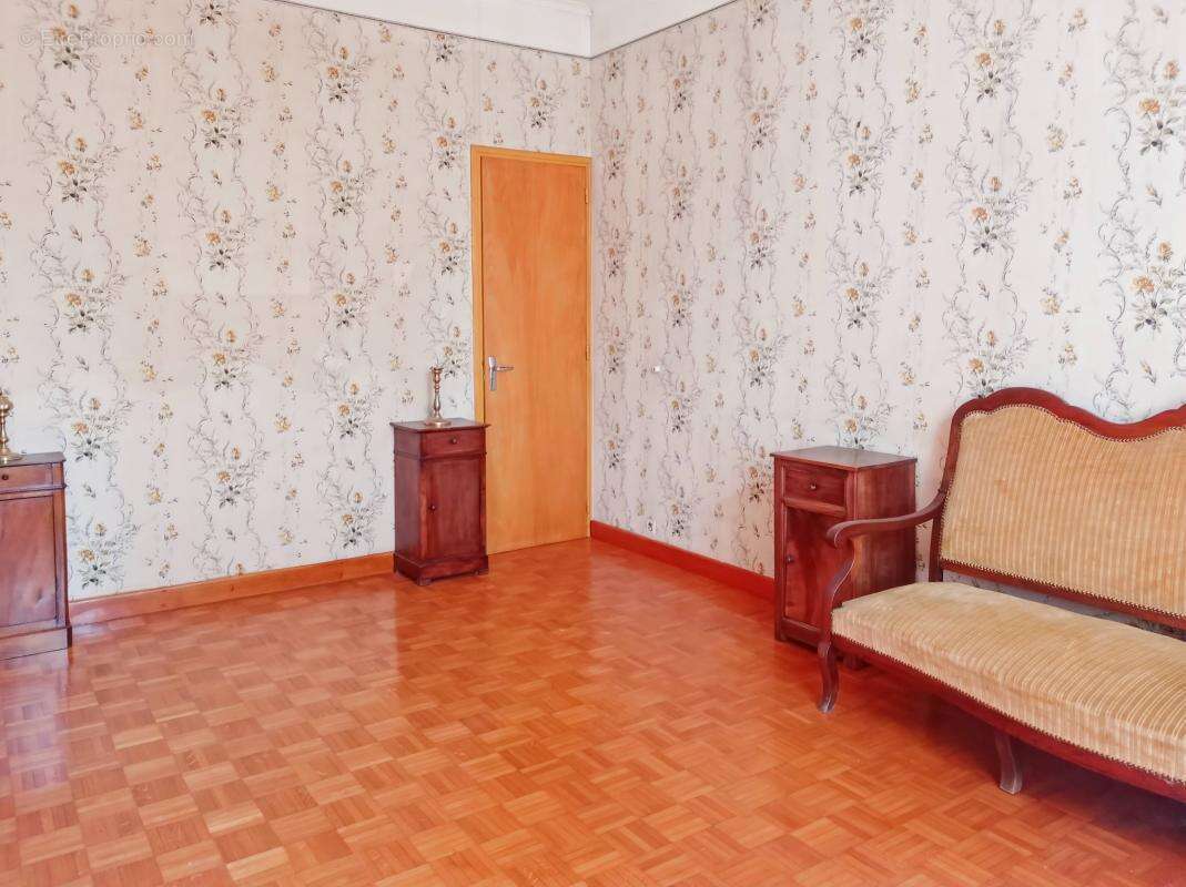 Maison à LAUDUN-L'ARDOISE